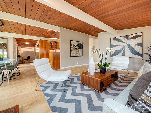 5th image of 906 Van Auken Cir