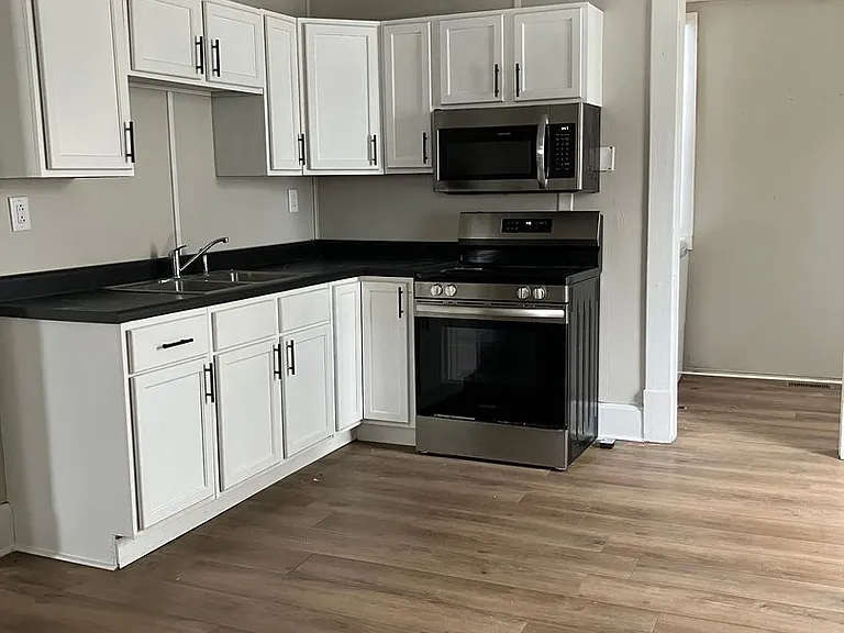624 2nd Ave — Photo 3