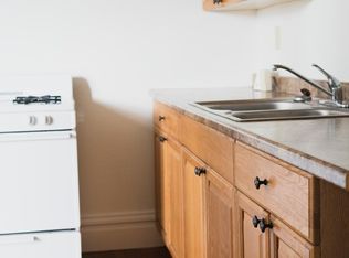 256 Lincolnway APT 3, Valparaiso, IN 46383