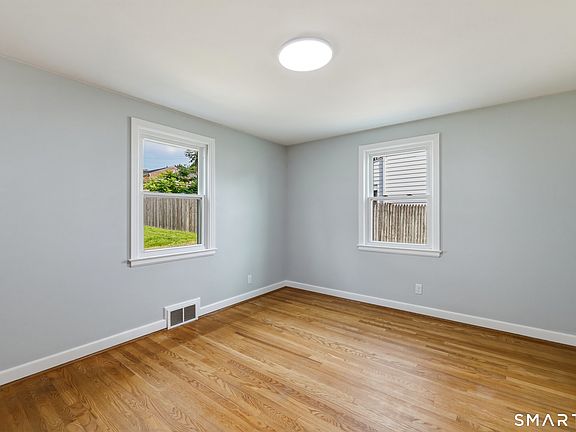 4th image of 98 Mountain Street