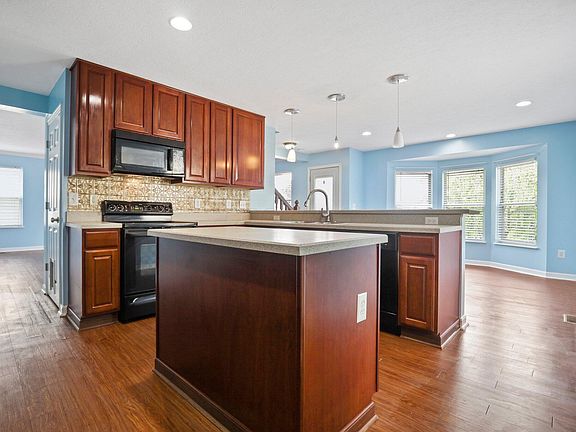 4th image of 1135 Streamside Dr