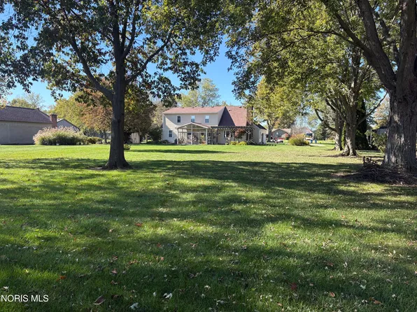 5305 Maplesburg Dr, Monclova, OH 43542