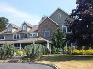 15 Beacon Hill Rd, Atlantic Highlands, NJ 07716