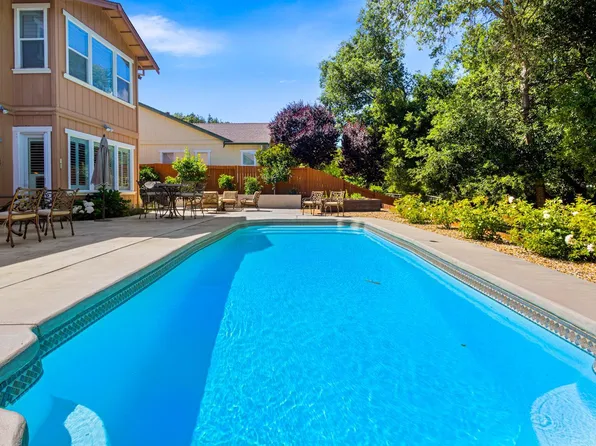 544 Port Circle, Cloverdale, CA 95425