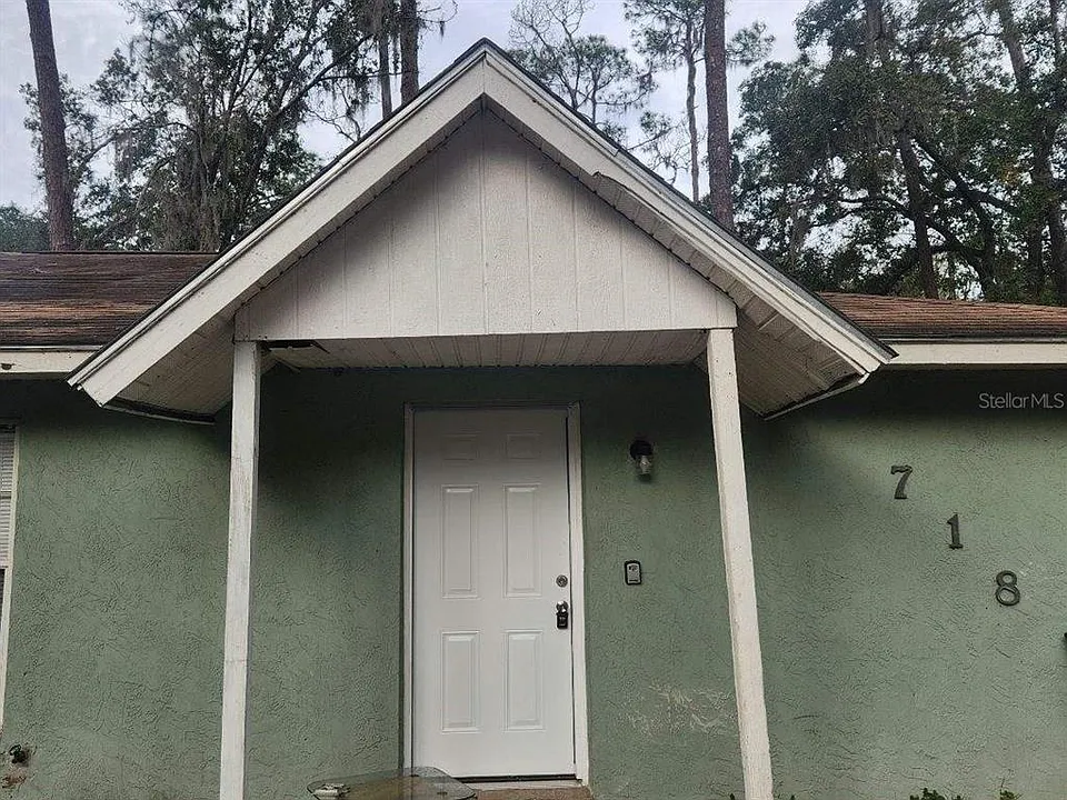 718 Pineville Ln