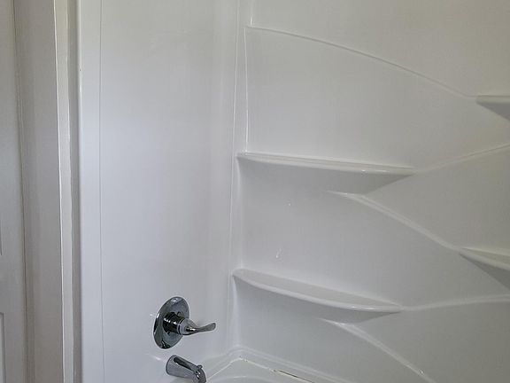 3rd image of 32 Hillview Dr