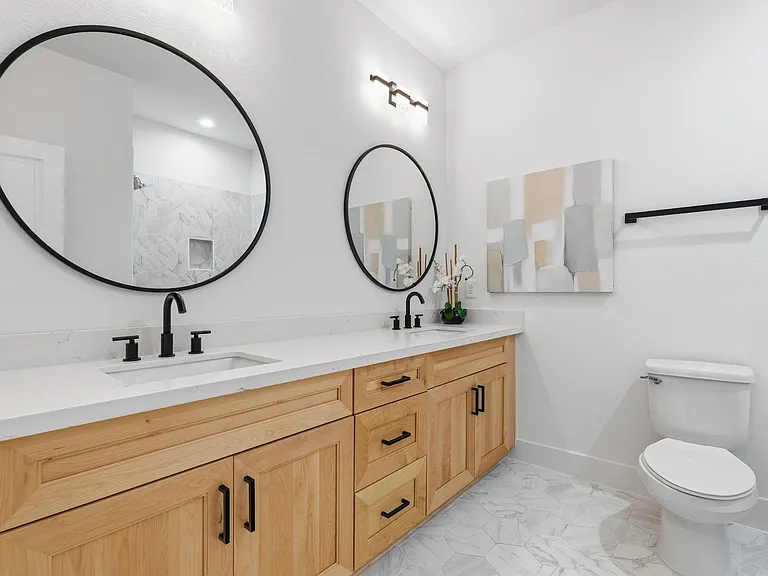 8805 Parkway Dr — Photo 17