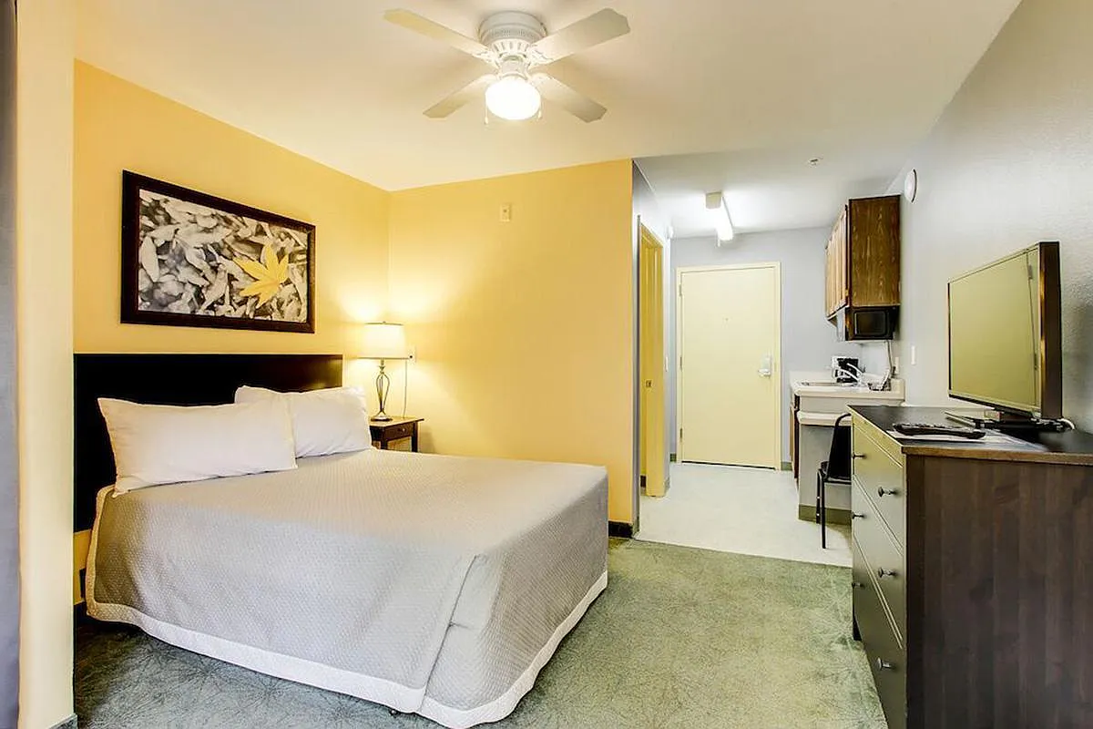 Vermont Inn Apartments — Photo 3
