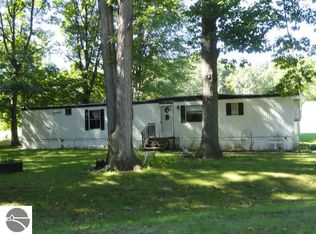1085 Barcelona Dr, Lake Isabella, MI 48893
