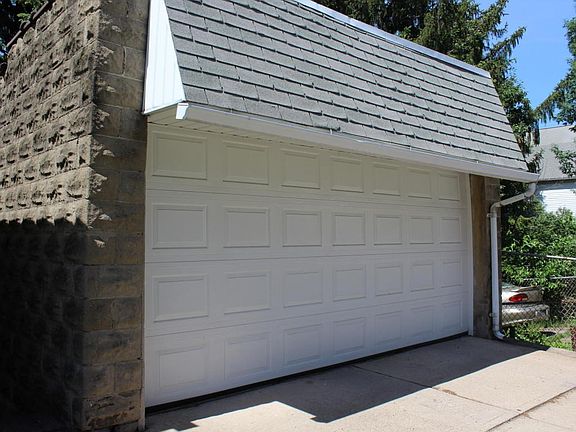 Detached 2-Car Garage