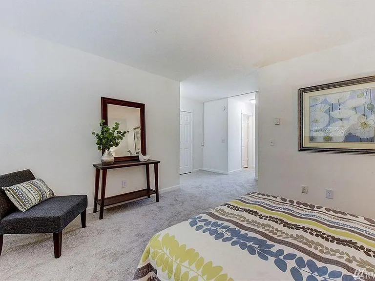 5834 NE 75th St #B301 — Photo 9