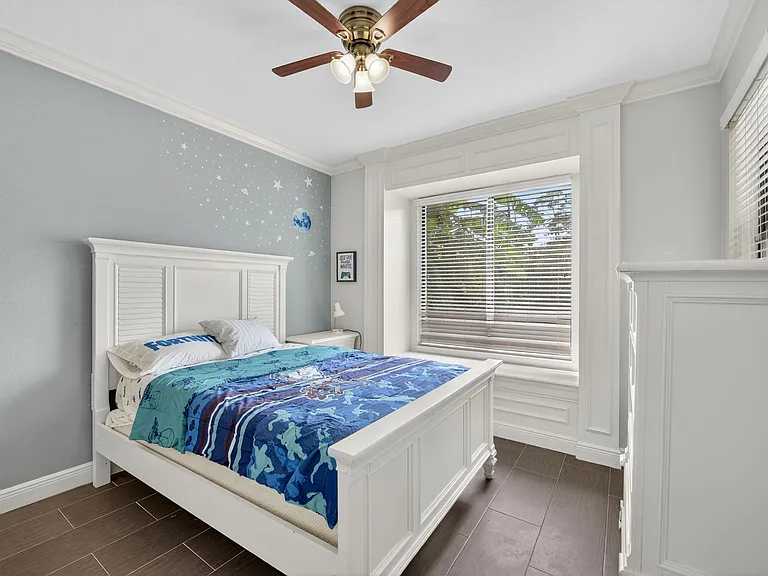 207 Kindred Blvd — Photo 16