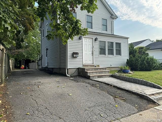 2nd image of 105 Bayview Avenue