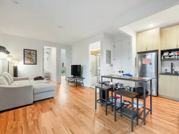 557 Saint John's Place image 2 of 10