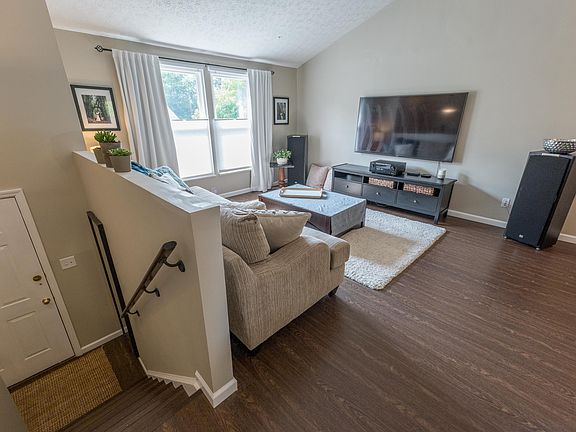 3rd image of 822 Maclam Dr