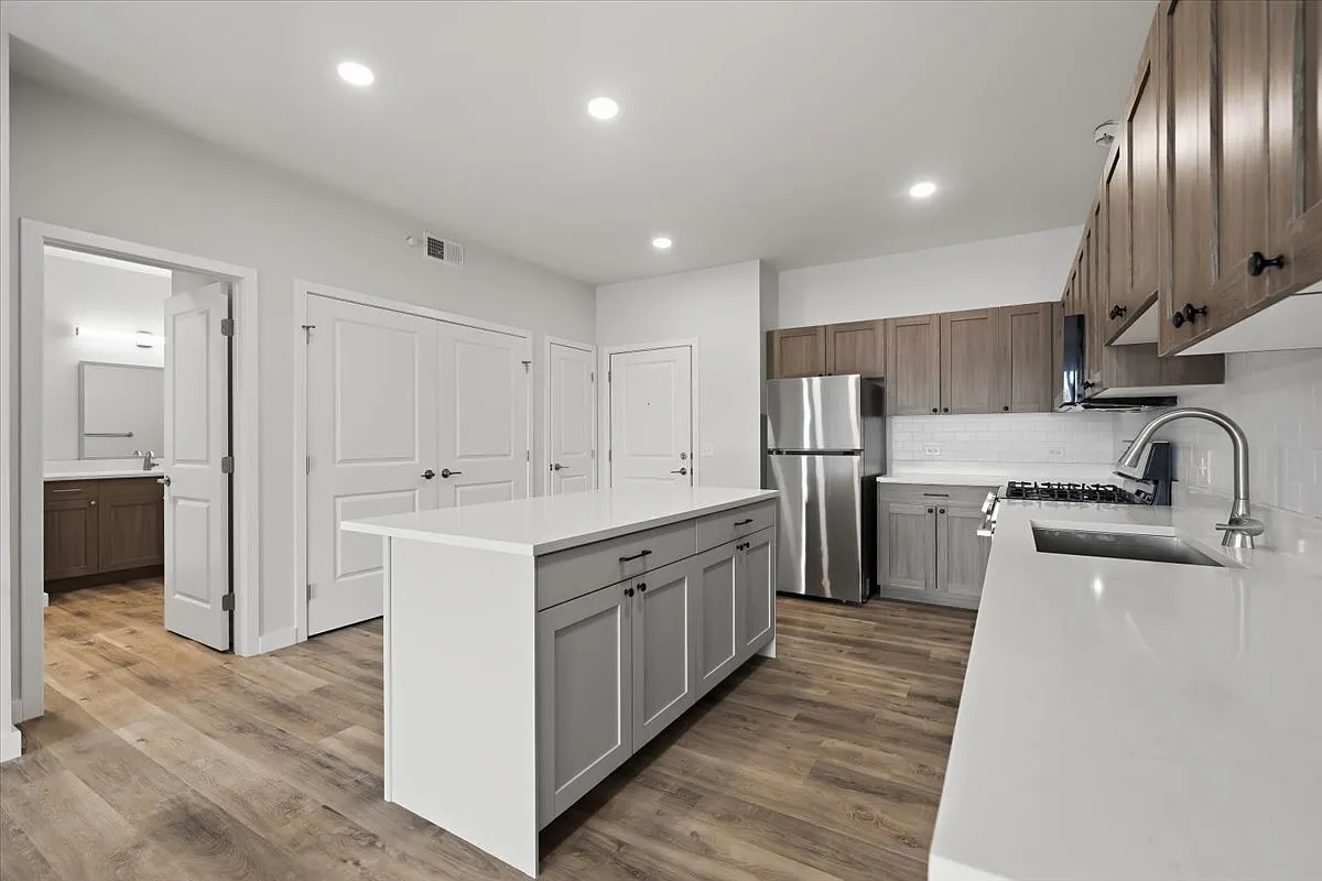 2 bed, 1185 sqft, $3,100 — Photo 4
