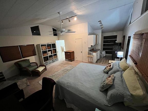 comfortable studio space with King bed and galley kitchen