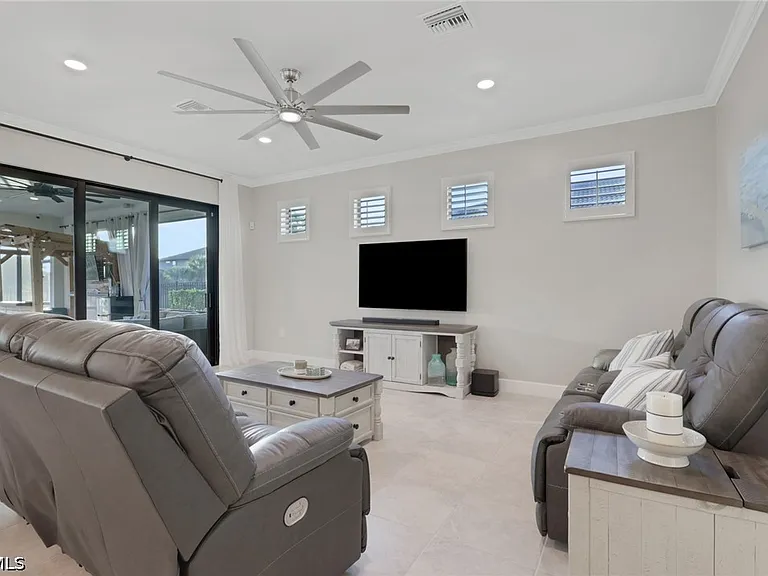 3425 Hampton Blvd — Photo 20