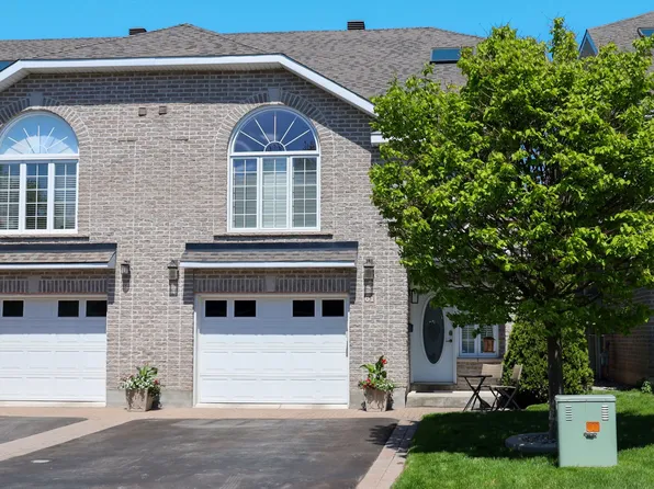 61 Callaway Ct, Ottawa, ON K1C 7S4