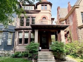 1466 Saint James Ct, Louisville, KY