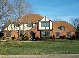 41294 Carriage Hill Dr, Novi, MI 48375