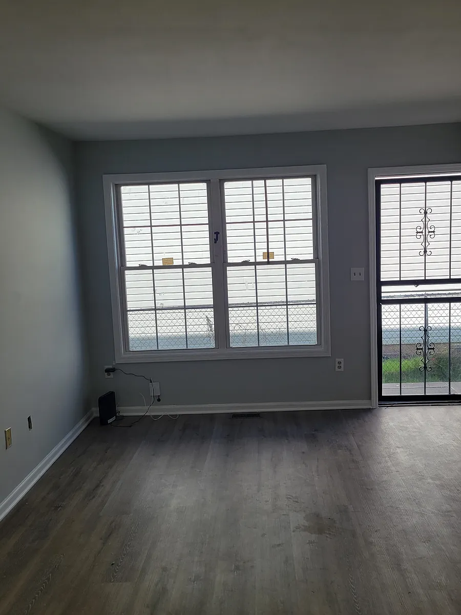 Building Photo - 672 S 15th St #1