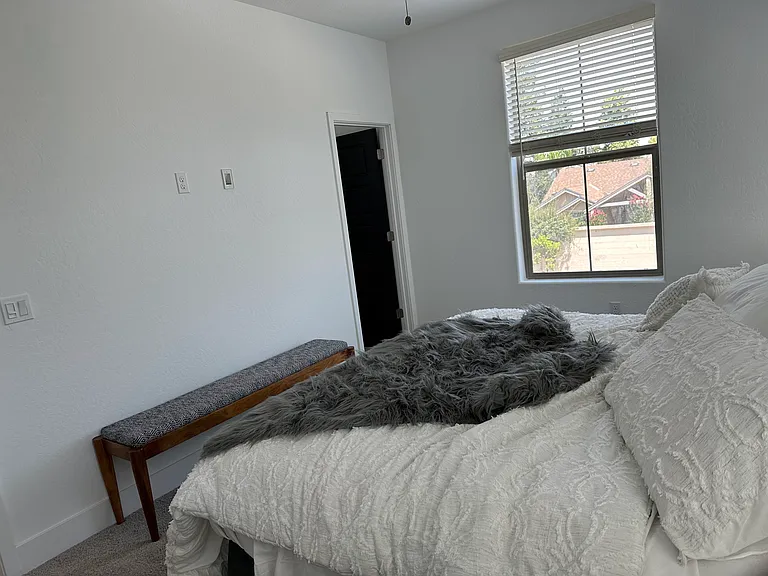 562 N Sylmar Ln — Photo 3