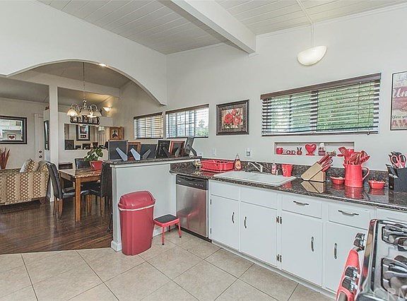4th image of 869 E Grovecenter St