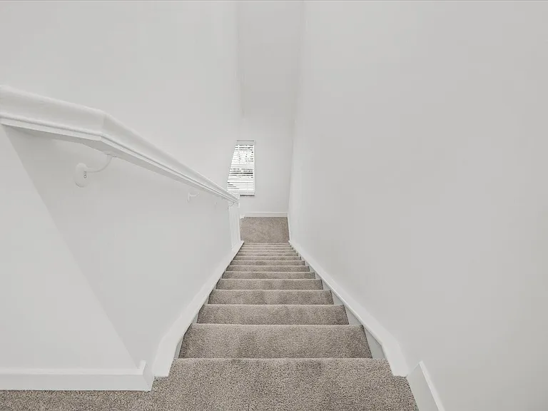 890 SW Newfield Pkwy — Photo 34