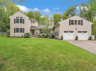 15 Hillsboro Rd, Trumbull, CT 06611