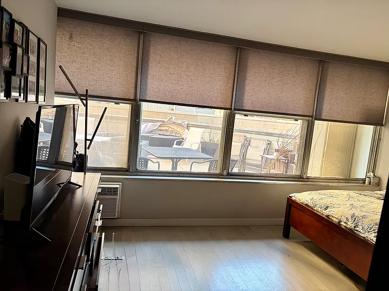 129 E Bellevue Pl #301 — Photo 12