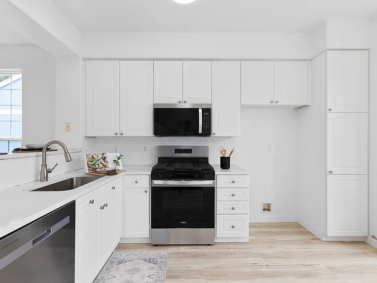 3938 SW 182nd Pl — Photo 15