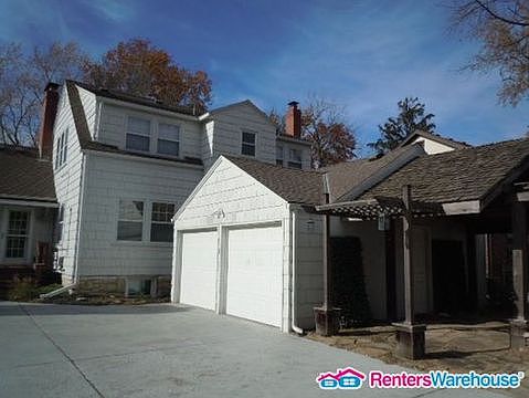 3rd image of 7429 Ward Pkwy