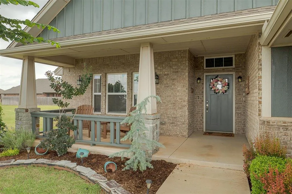 3 bed, 2.0 bath, 1806 sqft, $2,300 — Photo 3