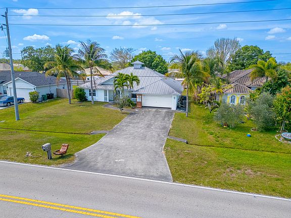 2nd image of 526 NW Bayshore Boulevard