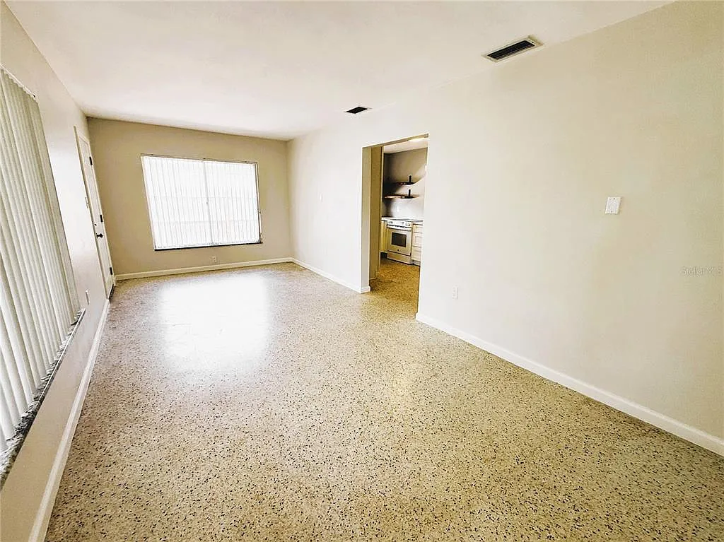 1 bed, 1.0 bath, 744 sqft, $1,700 — Photo 3