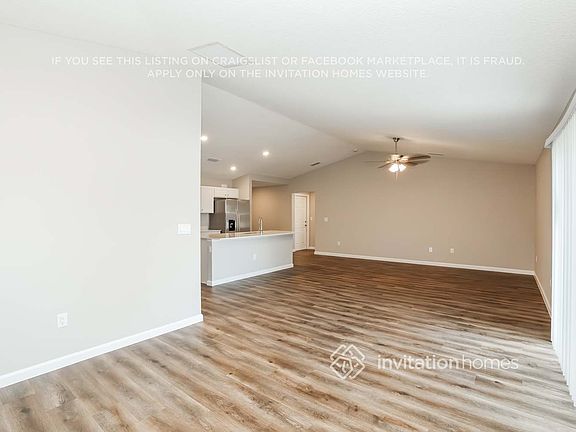 5th image of 691 SW Hillsboro Cir