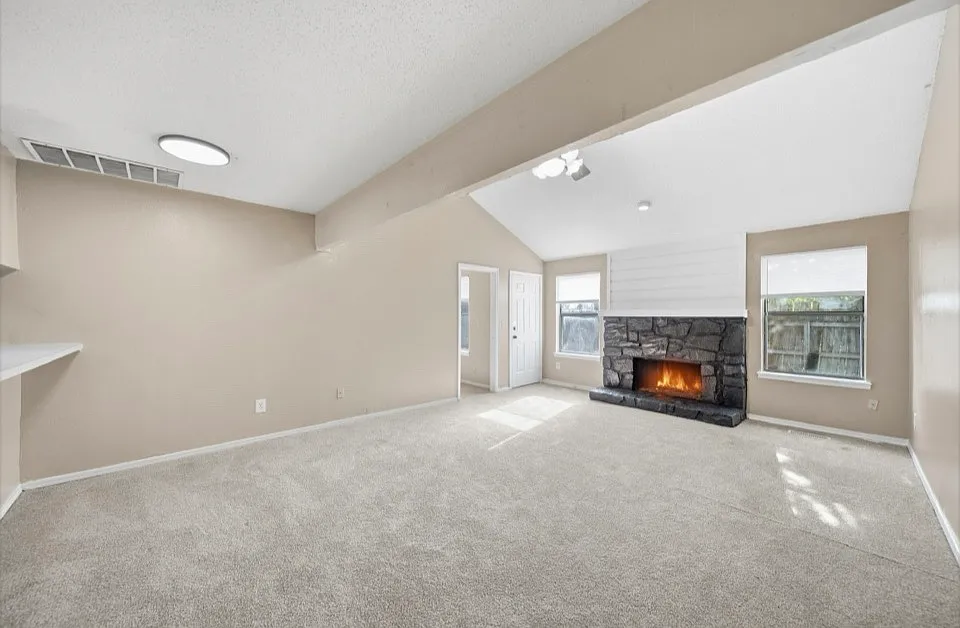 3 bed, 1230 sqft, $1,585 — Photo 2