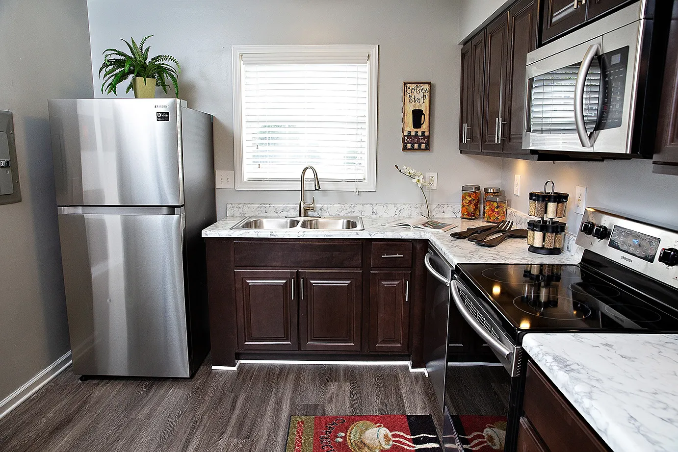 Talbert Woods Apartments and Townhomes — Photo 1