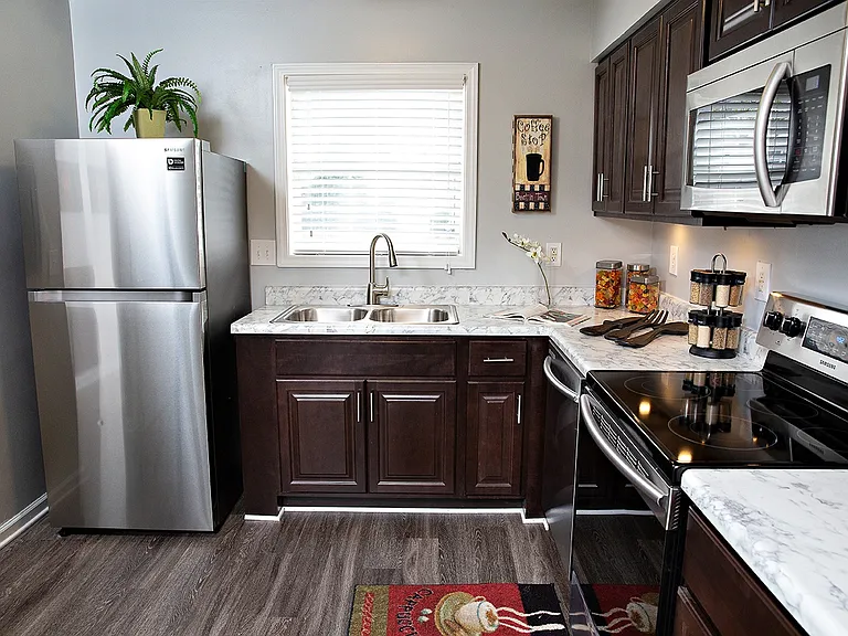 Talbert Woods Apartments and Townhomes — Photo 1