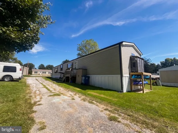 14 Chesapeake Dr, Abbottstown, PA 17301