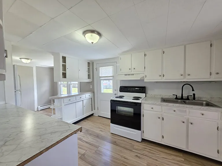 28419 Old Quantico Rd #B — Photo 6