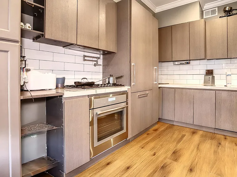 125 Oak St #1 — Photo 3