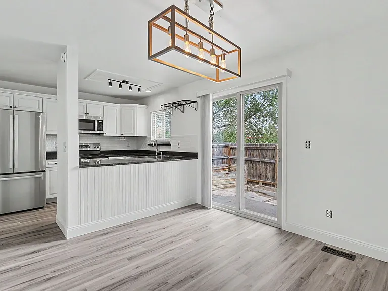 862 London Green Way — Photo 13