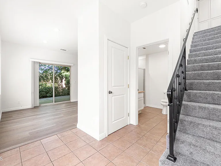 693 Cypress Ave — Photo 3