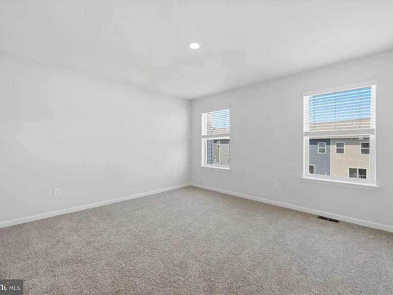 122 Bowers St — Photo 23