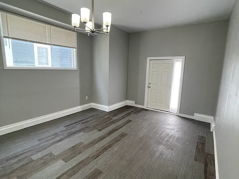 339 W 32nd St — Photo 1