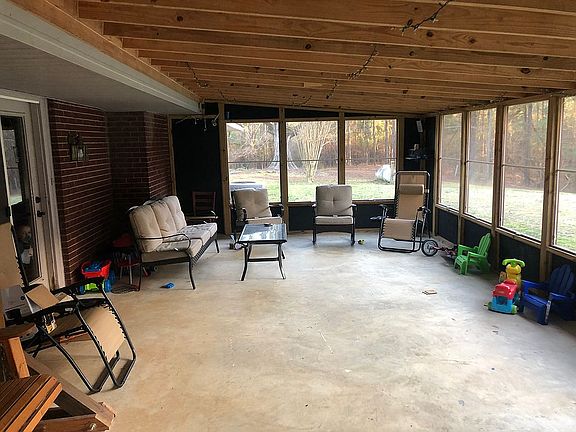 Screened in porch
