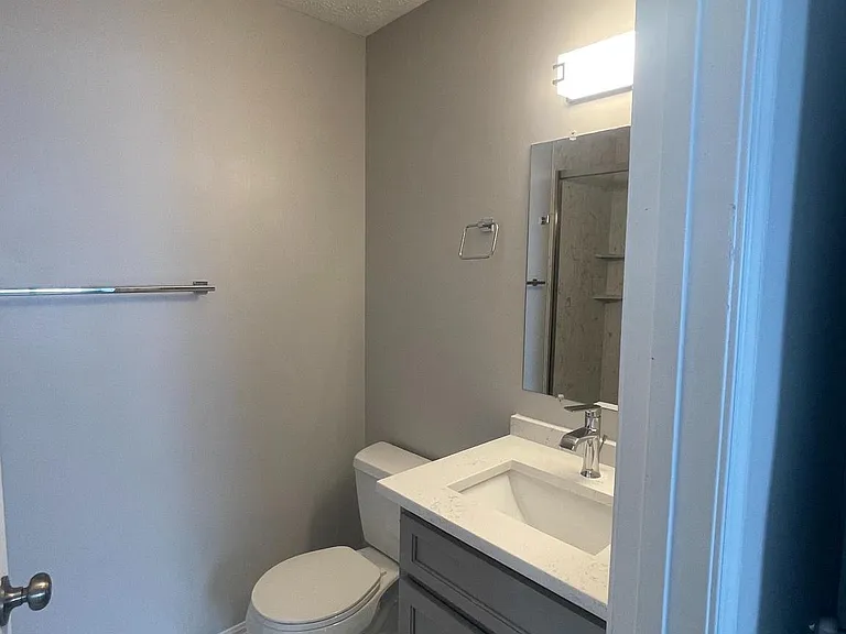 2137 Wainwright Ct #1C — Photo 11