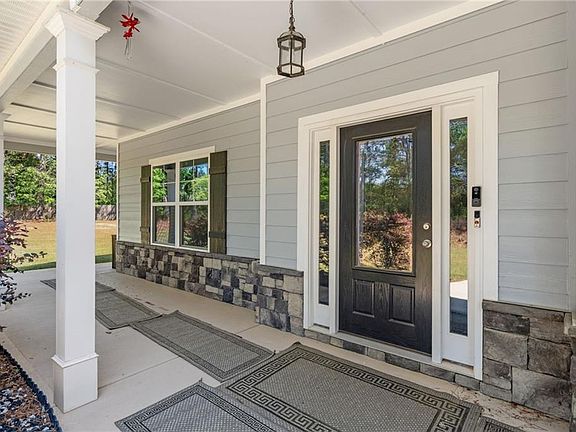 4th image of 800 Rockhouse Rd